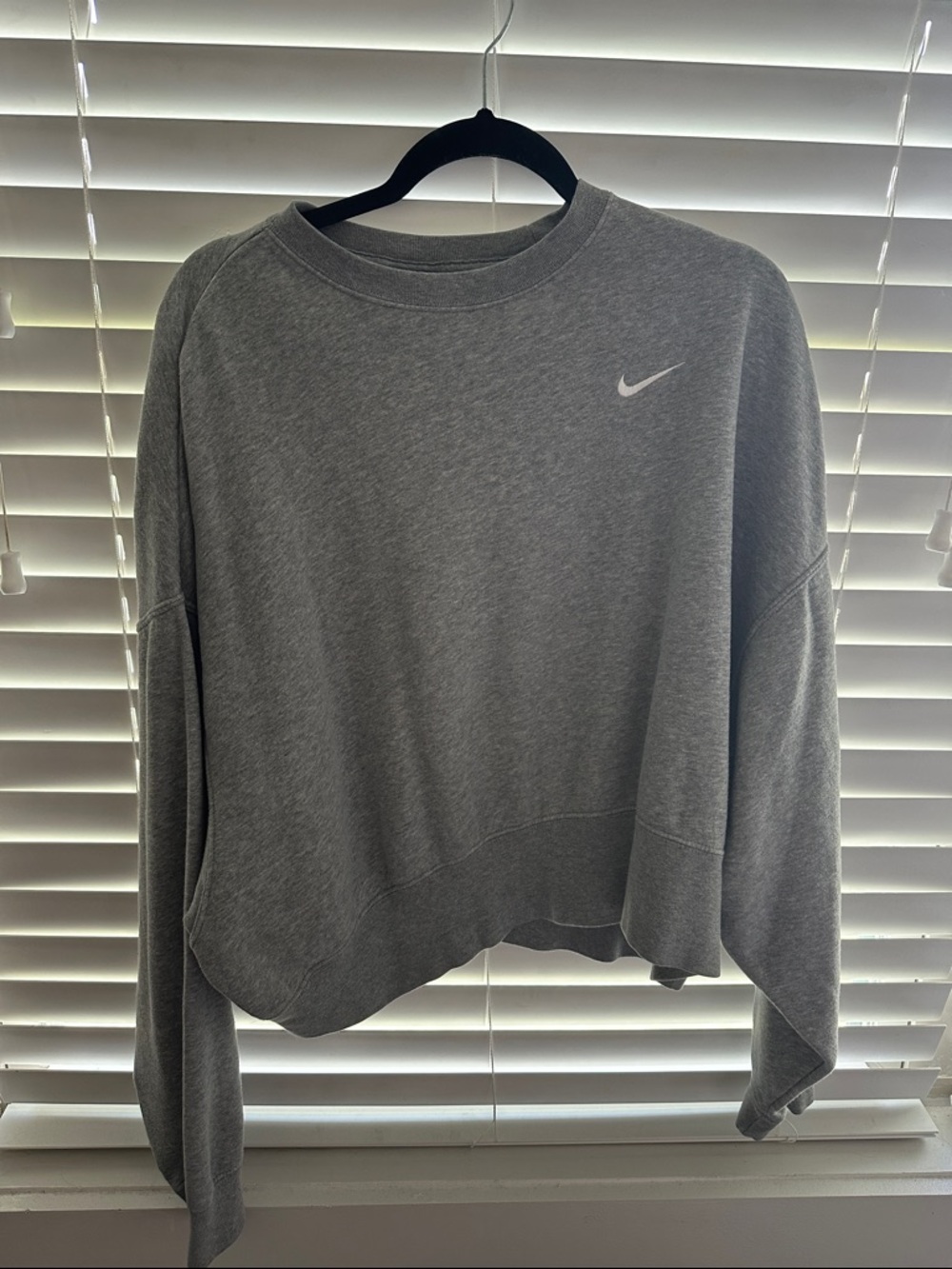 Nike Women's Light Gray Cropped Crewneck Sweatshirt